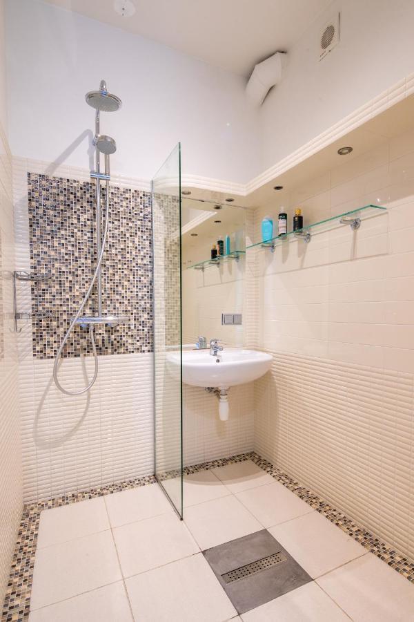 Hidden Gem Apartment Riga Ngoại thất bức ảnh